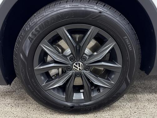 2024 Volkswagen Tiguan 2.0T SE