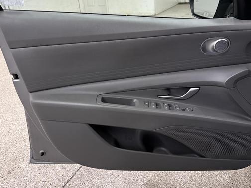 2024 Hyundai ELANTRA HEV Blue