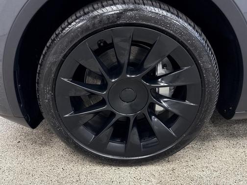 2024 Tesla Model Y Long Range Dual Motor All-Wheel Drive