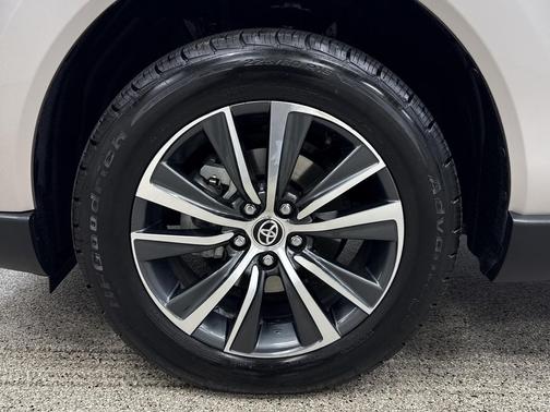 2021 Toyota Venza LE