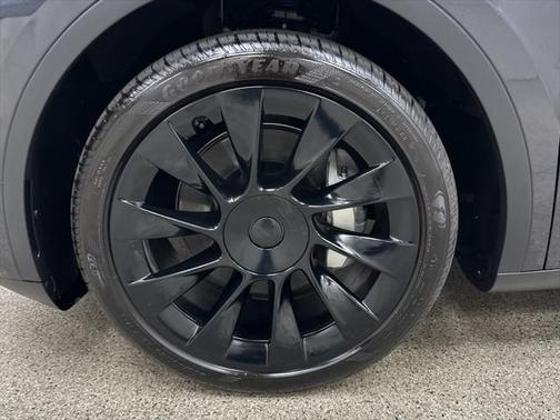 2024 Tesla Model Y Long Range Dual Motor All-Wheel Drive