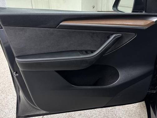 2024 Tesla Model Y Long Range Dual Motor All-Wheel Drive