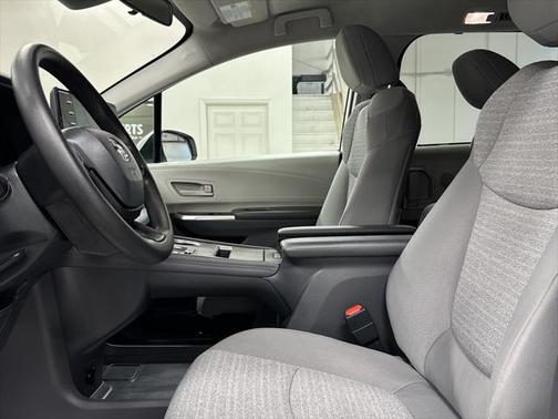 2022 Toyota Sienna LE