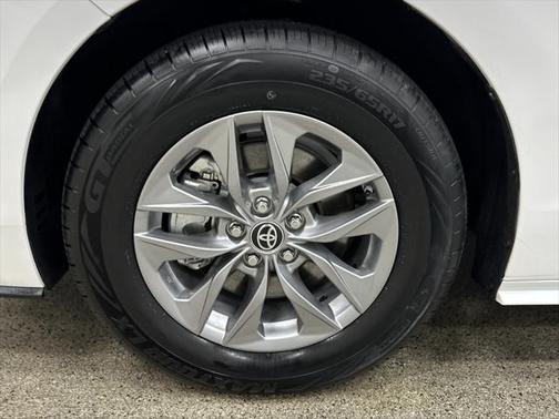 2022 Toyota Sienna LE