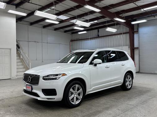 2020 Volvo XC90 T6 Momentum