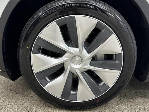 2021 Tesla Model Y Standard Range Rear-Wheel Drive