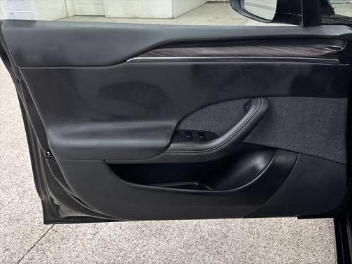 2022 Tesla Model S Base