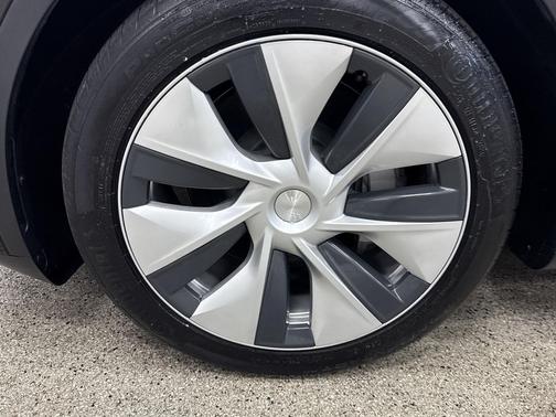 2024 Tesla Model Y Long Range Dual Motor All-Wheel Drive