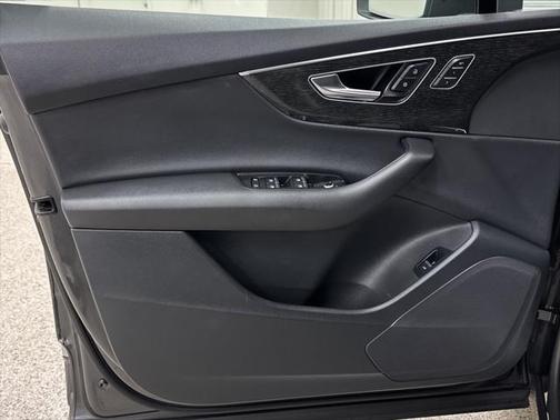 2022 Audi Q7 45 Premium