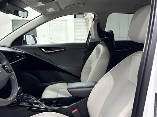 2023 Kia Niro EX