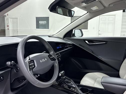 2023 Kia Niro EX