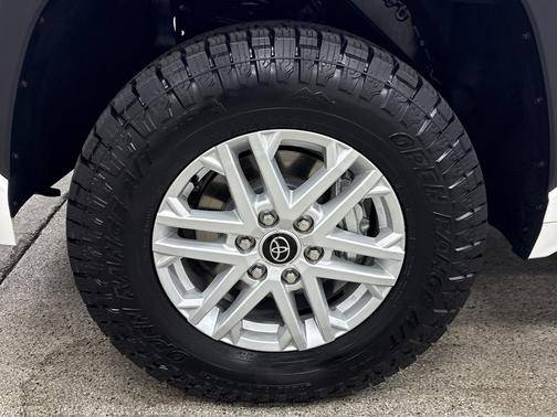 2022 Toyota Tundra SR5