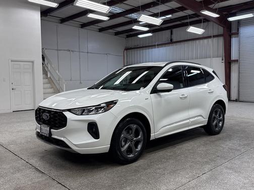 2023 Ford Escape ST-Line Select