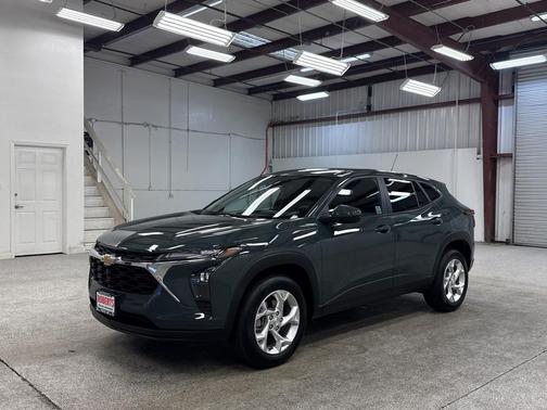 2025 Chevrolet Trax LS