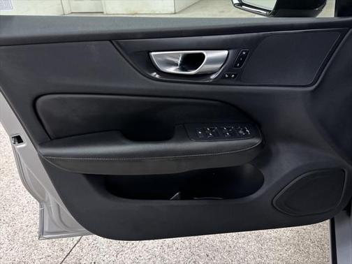 2024 Volvo S60 B5 Core Dark Theme