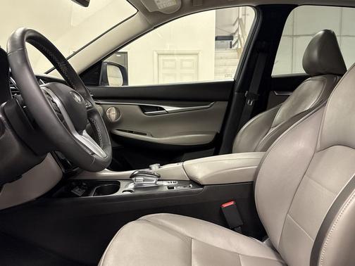 2024 INFINITI QX50 LUXE