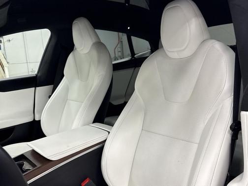 2022 Tesla Model S Base