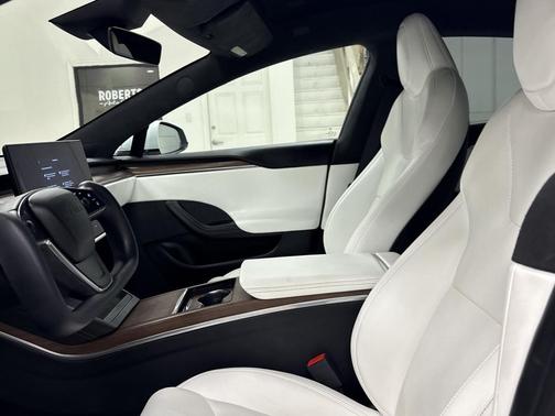 2022 Tesla Model S Base