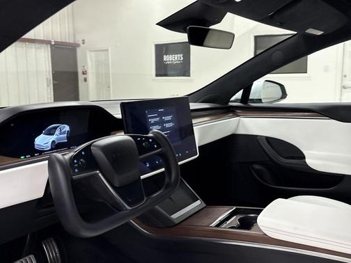 2022 Tesla Model S Base