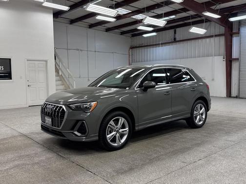 2022 Audi Q3 45 S line Premium