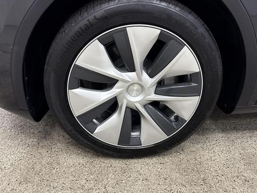 2024 Tesla Model Y Long Range Dual Motor All-Wheel Drive