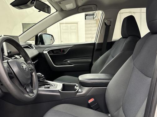 2023 Toyota RAV4 Hybrid LE