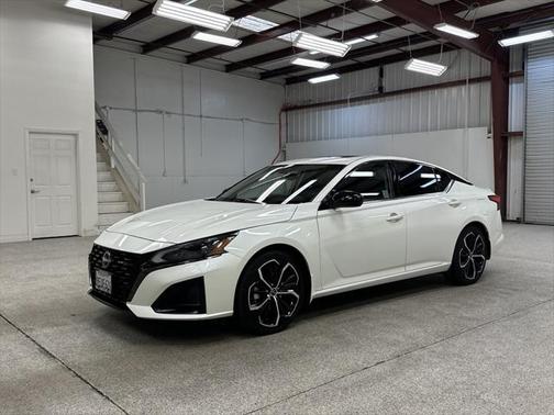 2023 Nissan Altima SR FWD