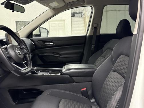 2022 Nissan Pathfinder SV 2WD