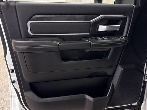 2024 RAM 3500 Tradesman/SLT/Laramie/Limited