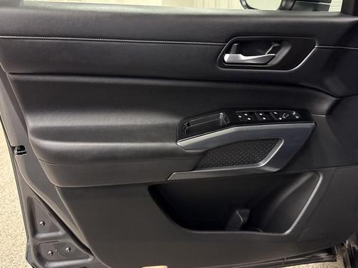 2022 Nissan Pathfinder SL 2WD