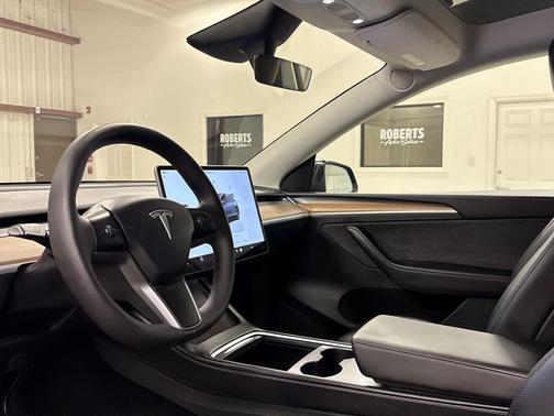 2025 Tesla Model Y Long Range Dual Motor Rear-Wheel Drive