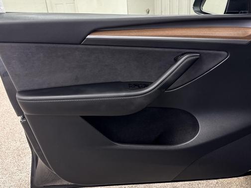 2025 Tesla Model Y Long Range Dual Motor Rear-Wheel Drive