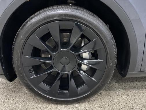 2022 Tesla Model Y Long Range Dual Motor All-Wheel Drive