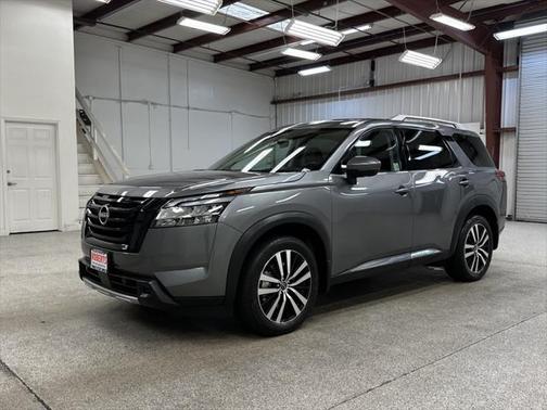 2023 Nissan Pathfinder Platinum FWD