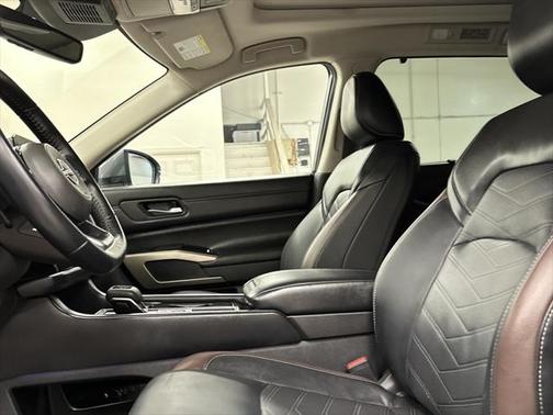 2023 Nissan Pathfinder Platinum FWD