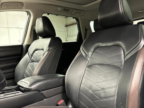 2023 Nissan Pathfinder Platinum FWD