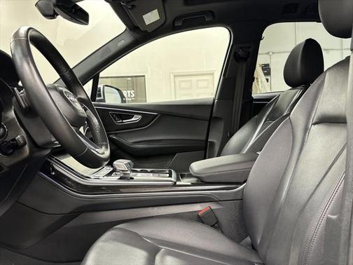 2022 Audi Q7 55 Premium Plus