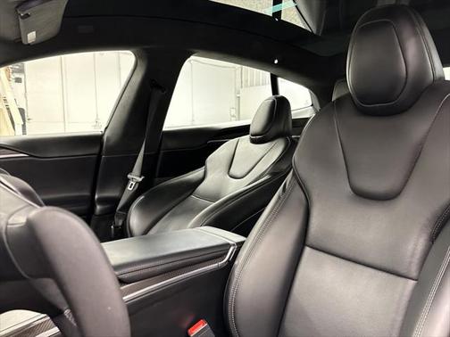 2022 Tesla Model S Base