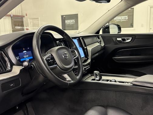 2025 Volvo XC60 B5 Plus