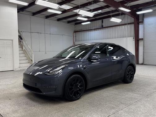 2022 Tesla Model Y Long Range Dual Motor All-Wheel Drive