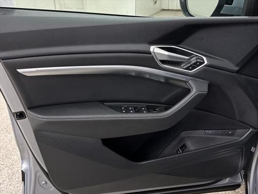 2022 Audi e-tron Premium