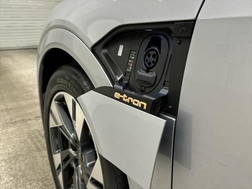 2022 Audi e-tron Premium