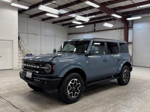 2024 Ford Bronco Outer Banks