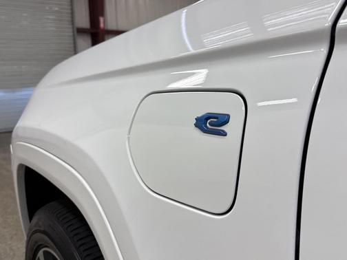 2022 Jeep Grand Cherokee 4xe Overland