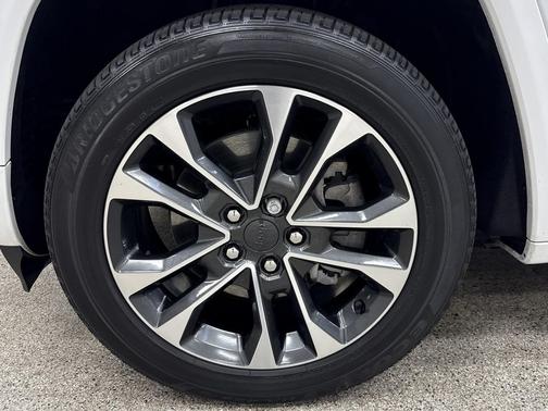 2022 Jeep Grand Cherokee 4xe Overland