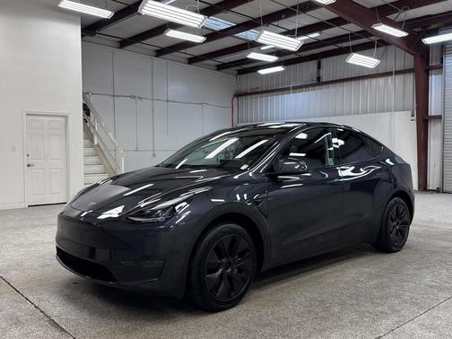 2025 Tesla Model Y Long Range Dual Motor Rear-Wheel Drive