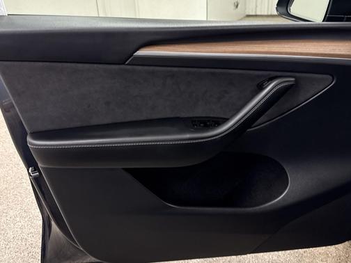 2025 Tesla Model Y Long Range Dual Motor Rear-Wheel Drive