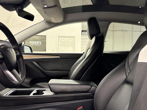 2025 Tesla Model Y Long Range Dual Motor Rear-Wheel Drive