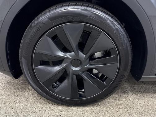 2025 Tesla Model Y Long Range Dual Motor Rear-Wheel Drive