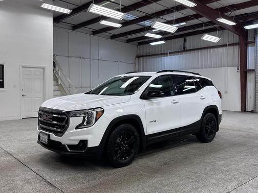 2024 GMC Terrain AWD AT4